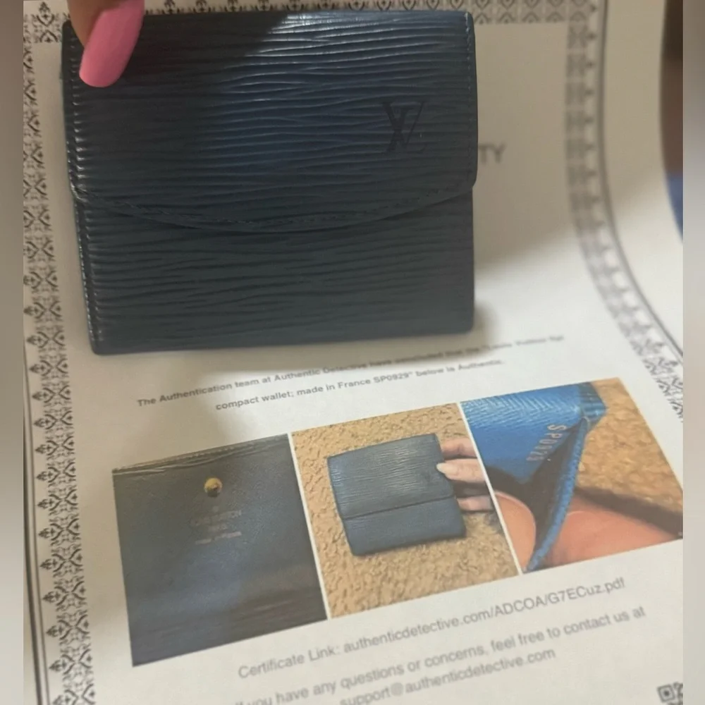 Louis Vuitton compact wallet with COA